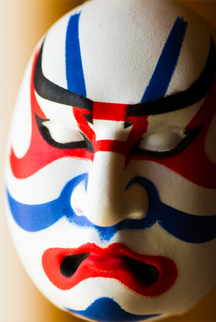 Kịch Kabuki và kiểu trang điểm đặc trưng.