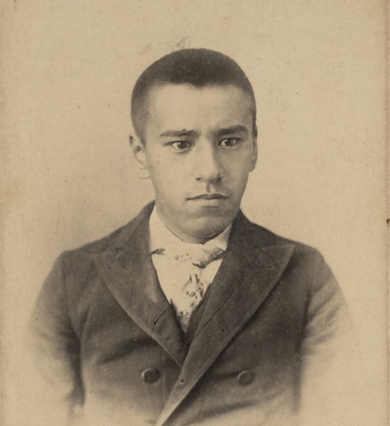 Minakata Kumagusu, nhà tự nhiên học tiên phong trong việc phản đối sáp nhập những ngôi đền nhỏ. Minakata Kumagusu, nhà tự nhiên học tiên phong trong việc phản đối sáp nhập những ngôi đền nhỏ.