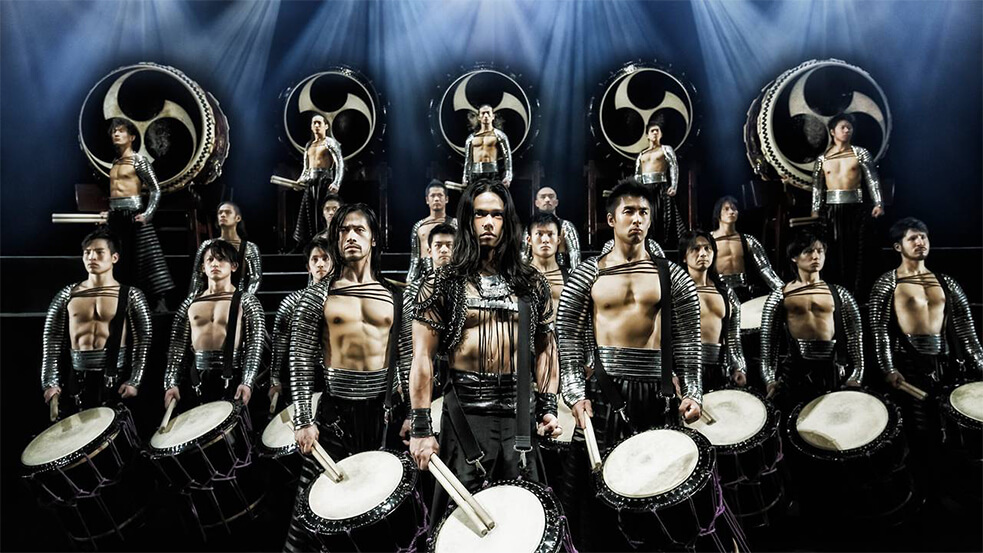 Nhóm Drum Tao thành lập năm 1993 mang đến làn gió hiện đại khi kết hợp trống và nhảy múa.