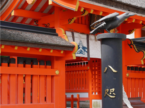 Yatagarasu tại đền Kumano Nachi Taisha, một trong ba ngôi đền “Kumano Sanzan”.