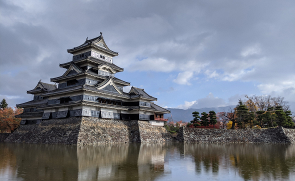 Lâu đài Matsumoto ở Nagano - một trong ba lâu đài đẹp nhất Nhật Bản, được xây dựng vào năm 1594. Tenshu của lâu đài là tòa tháp cổ nhất còn tồn tại cho đến ngày nay