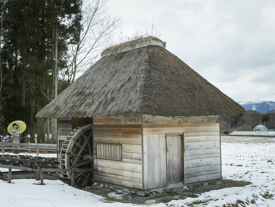 Bánh xe nước Yamaguchi, một trong những điểm tham quan thu hút của thành phố Tono. Bánh xe nước Yamaguchi, một trong những điểm tham quan thu hút của thành phố Tono.