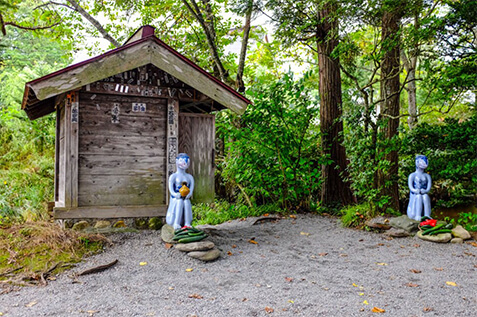 Đền Kappa phía sau chùa Jouken, gần hồ Kappa-buchi. Đền Kappa phía sau chùa Jouken, gần hồ Kappa-buchi.