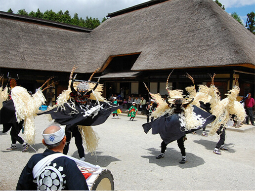 Lễ hội hóa trang Zashiki Warashi tại làng Tono Furusato. Lễ hội hóa trang Zashiki Warashi tại làng Tono Furusato.