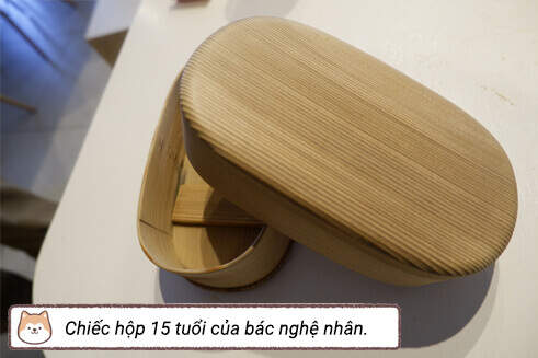 Chiếc hộp 15 tuổi của bác nghệ nhân. Chiếc hộp 15 tuổi của bác nghệ nhân.