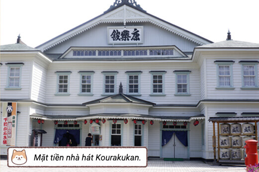 Mặt tiền nhà hát Kourakukan. Mặt tiền nhà hát Kourakukan.