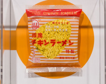 Phiên bản bao bì Chicken Ramen đầu tiên. Phiên bản bao bì Chicken Ramen đầu tiên.