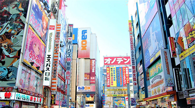 Khu phố Akihabara, thánh địa của các fan manga, anime. Khu phố Akihabara, thánh địa của các fan manga, anime.