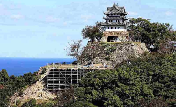 Tàn tích Thành cổ Sumoto trên đảo Awaji