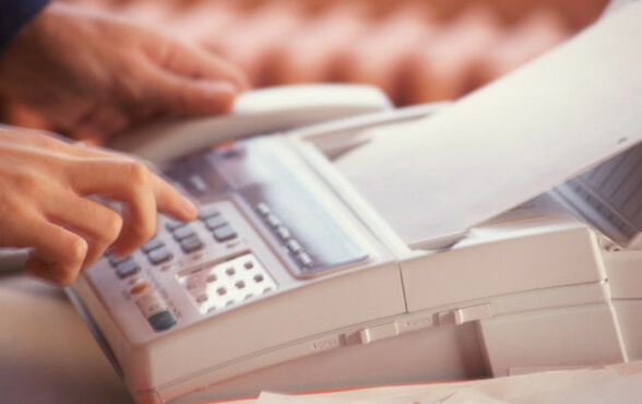 Máy fax vẫn còn hiện diện tại các văn phòng ở Nhật. Máy fax vẫn còn hiện diện tại các văn phòng ở Nhật.