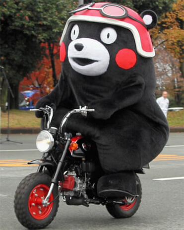 Kumamon lái chiếc xe máy do thương hiệu Honda thiết kế theo chủ đề Kumamon. Kumamon lái chiếc xe máy do thương hiệu Honda thiết kế theo chủ đề Kumamon.