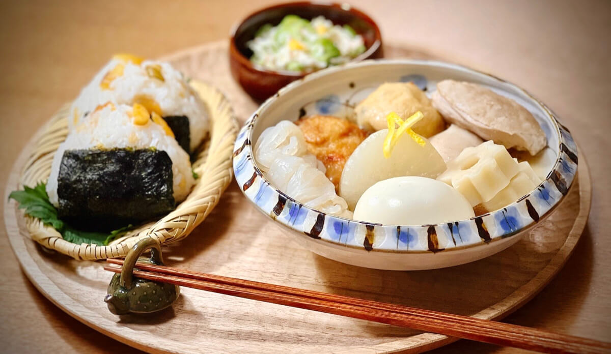 “Ichiju issai” không nhất thiết phải là cơm mà có thể thoải mái kết hợp các món ăn. “Ichiju issai” không nhất thiết phải là cơm mà có thể thoải mái kết hợp các món ăn.