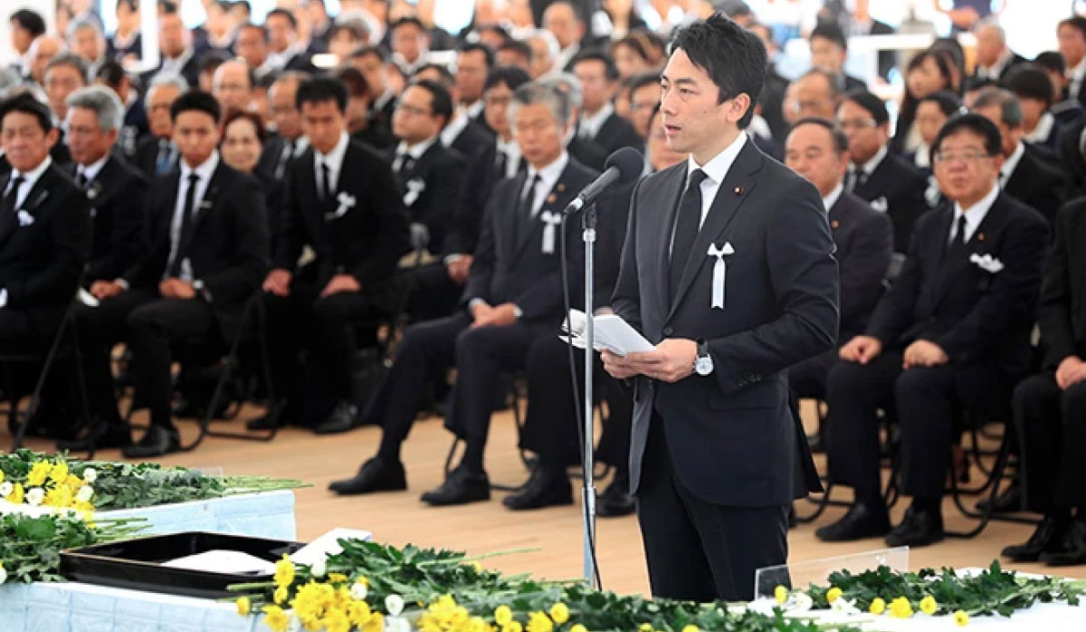 Bộ trưởng Môi trường Shinjiro Koizumi phát biểu tại lễ tưởng niệm hàng năm các nạn nhân bệnh Minamata ở Minamata, tỉnh Kumamoto, vào tháng 10/2019.