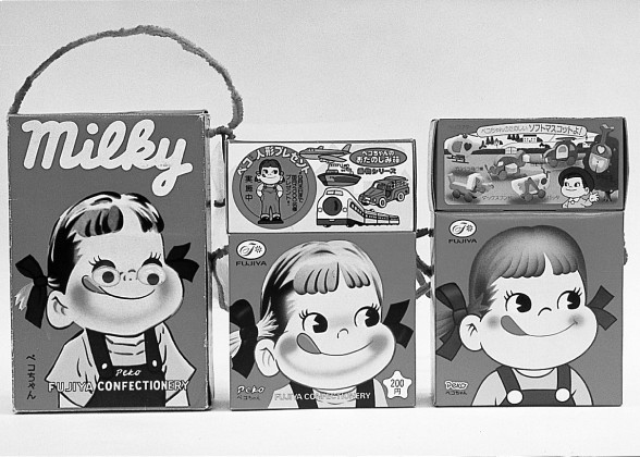 Những thay đổi trong bao bì của kẹo sữa Milky. Từ trái qua: năm 1951-1964, năm 1968, năm 1985.