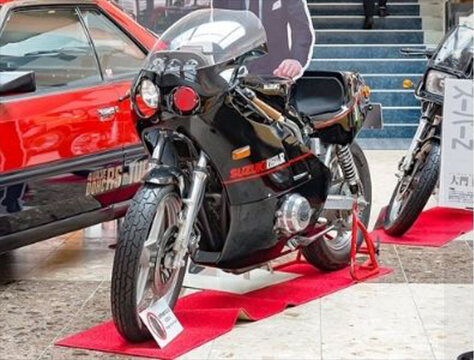 Chiếc Katana được sử dụng trong bộ phim 'Seibu Keisatsu' (1979 – 1984) và trở thành biểu tượng của bộ phim này. Chiếc Katana được sử dụng trong bộ phim 'Seibu Keisatsu' (1979 – 1984) và trở thành biểu tượng của bộ phim này.