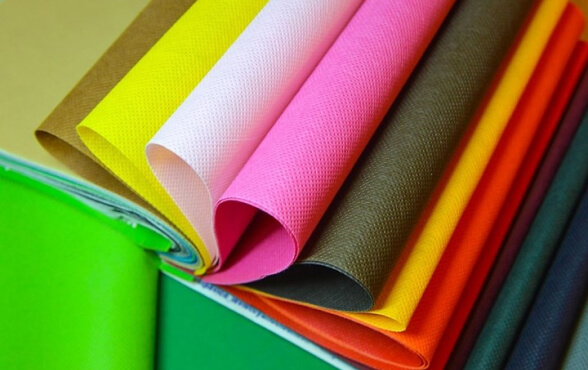 Thời trang nhanh chủ yếu sử dụng vải làm từ nhiên liệu hóa thạch. Thời trang nhanh chủ yếu sử dụng vải làm từ nhiên liệu hóa thạch.