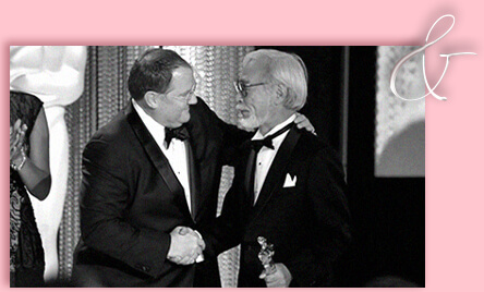 John Lasseter và Hayao Miyazaki tại lễ trao giải Oscar danh dự năm 2014. John Lasseter và Hayao Miyazaki tại lễ trao giải Oscar danh dự năm 2014.