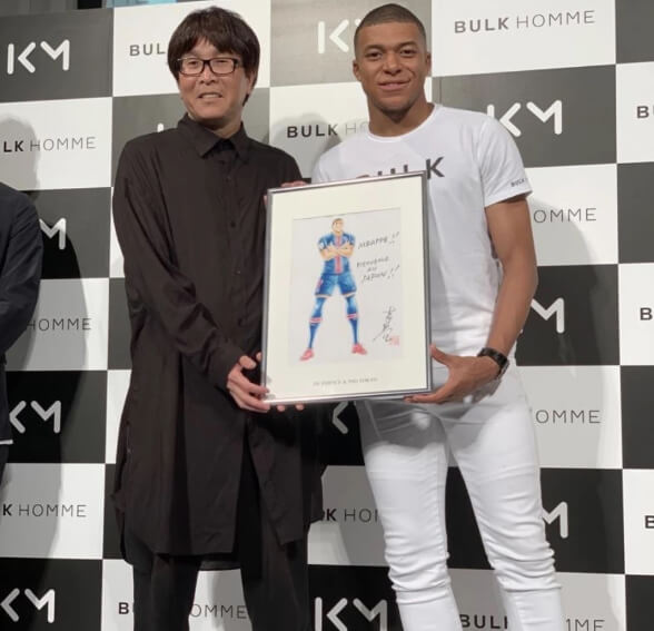 Mbappe và cha đẻ của bộ truyện tranh “Captain Tsubasa”. Mbappe và cha đẻ của bộ truyện tranh “Captain Tsubasa”.