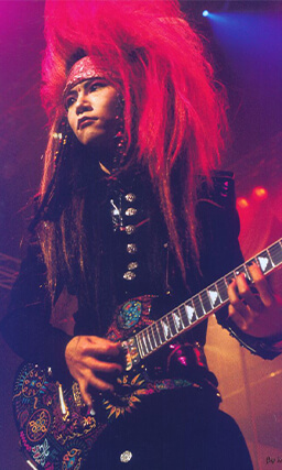 Sự ra đi của hide là một cú sốc với hàng triệu người hâm mộ. Sự ra đi của hide là một cú sốc với hàng triệu người hâm mộ.