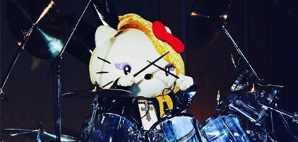 Yoshiki còn trở thành cảm hứng để Sanrio sáng tạo nhân vật Yoshikitty Yoshiki còn trở thành cảm hứng để Sanrio sáng tạo nhân vật Yoshikitty
