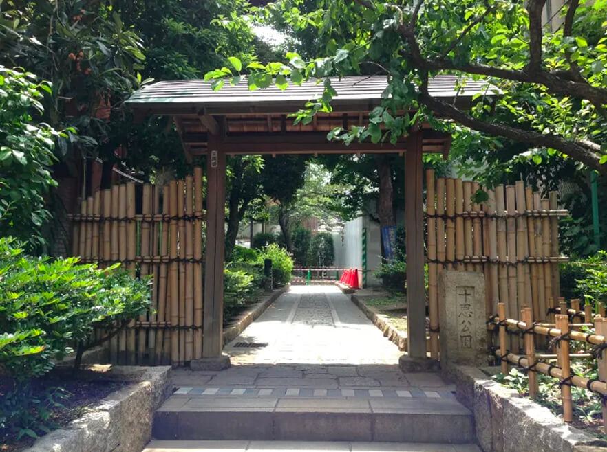 Cổng công viên Jisshi.