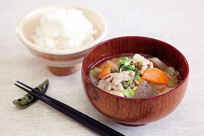 Tonjiru - nấu canh thịt heo cà rốt