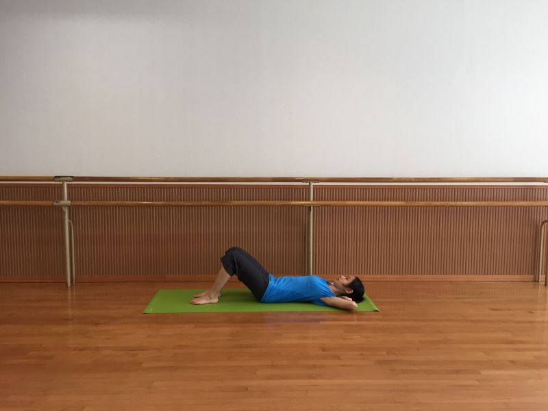 Gập bụng làm săn chắc cơ bụng