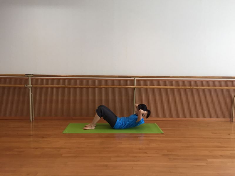 Gập bụng làm săn chắc cơ bụng