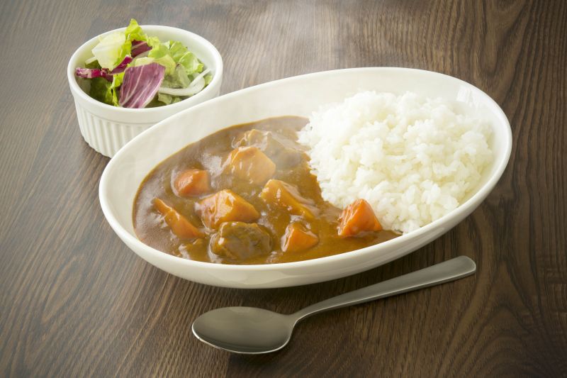 Cà ri Nhật Bản thường dùng với cơm trắng Cà ri Nhật Bản thường dùng với cơm trắng