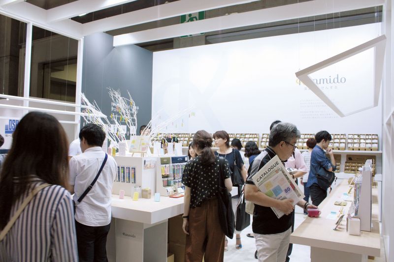 Chắc chắn bạn sẽ không thể rời mắt khỏi vô số những gian hàng bắt mắt như thế này Chắc chắn bạn sẽ không thể rời mắt khỏi vô số những gian hàng bắt mắt như thế này