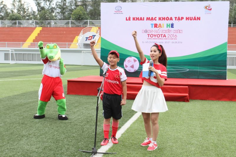 trai he bong da toyota 2016