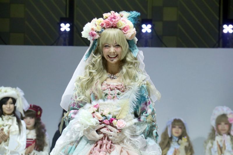 lần đầu tiên Tsuchiya diện trang phục Lolita lần đầu tiên Tsuchiya diện trang phục Lolita