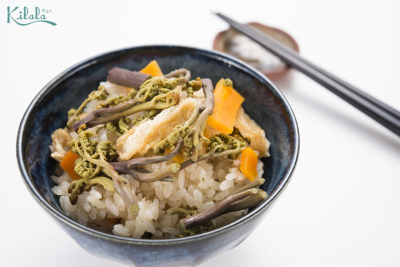 cơm Takikomi rau Warabi