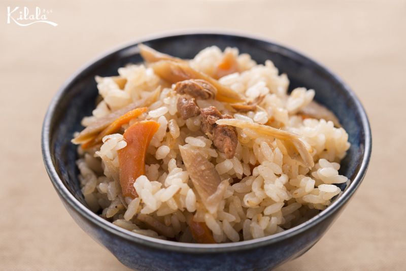 cơm Takikomi gà và ngưu bàng