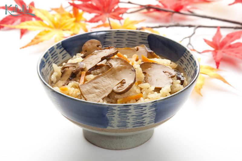 cơm Takikomi nấm Matsutake