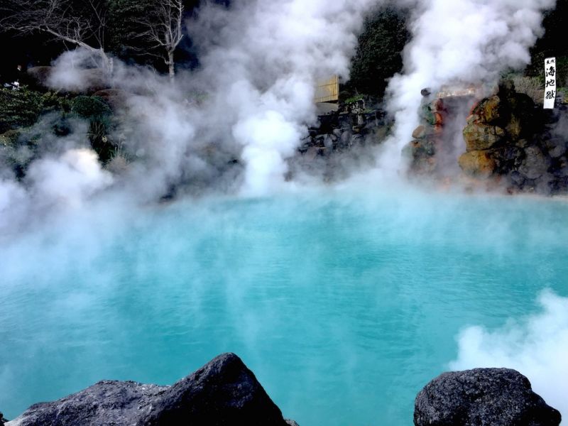 Hồ địa ngục Umi với màu xanh quyến rũ