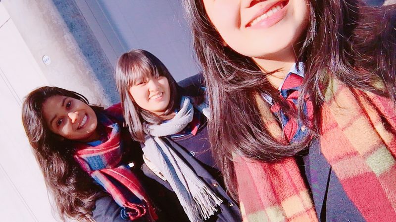 Niềm vui của em ngoài giờ học là được đi chơi cùng các bạn!