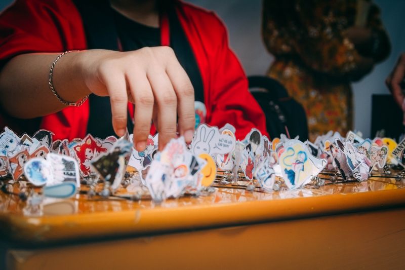 Tiếp nối thành công của các năm trước, “Ngày hội Nhật Bản” năm 2017 với chủ đề “Phiêu lưu” do CLB tiếng Nhật trường ĐH Ngoại Thương TP.HCM FJC đã được tổ chức vào ngày 14/5 vừa qua. 1 ngày hội mô phỏng 4 mùa, 17 gian hàng, 20 đối tác và hơn 2.000 vé được bán ra là những con số cực kì ấn tượng về ngày hội này. Sức hấp dẫn của “Ngày hội Nhật Bản 2017” không chỉ đến từ chủ đề “Phiêu lưu” mô phỏng lại những chuyến đi qua nhiều khung cảnh và thời gian mà còn qua những hoạt động giao lưu văn hóa đầy màu sắc và tràn ngập niềm vui. Hãy cùng Kilala điểm lại những khoảnh khắc đáng nhớ trong chuyến “Phiêu lưu” năm nay nhé! ngà hội nhật bản 2017 ngà hội nhật bản 2017 ngà hội nhật bản 2017 ngà hội nhật bản 2017 ngà hội nhật bản 2017