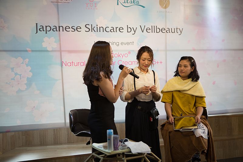 J-First Tokyo hướng dẫn trang điểm J-First Tokyo hướng dẫn trang điểm