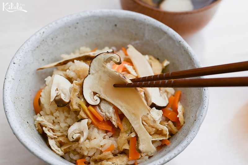 cơm Takikomi nấm Matsutake
