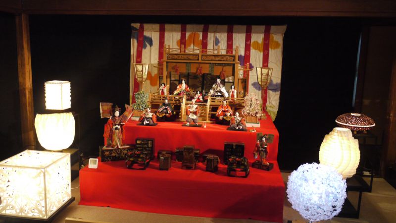 hyakudan hinamatsuri