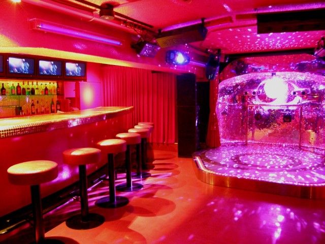 một số bar chỉ cho phép hoặc đồng tính nam hoặc đồng tính nữ một số bar chỉ cho phép hoặc đồng tính nam hoặc đồng tính nữ