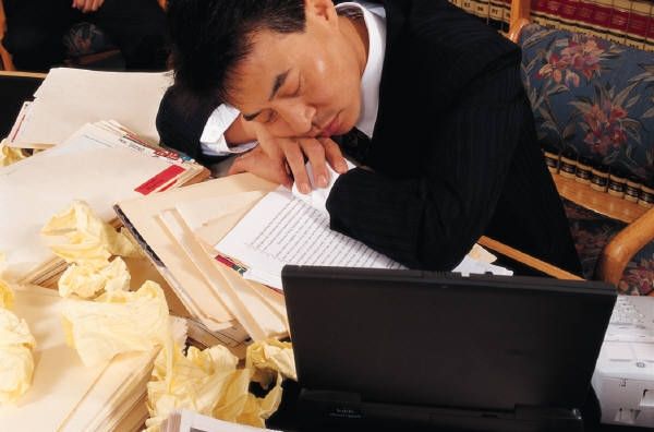 đàn ông Nhật làm việc quần quật để đảm bảo tài chính đàn ông Nhật làm việc quần quật để đảm bảo tài chính