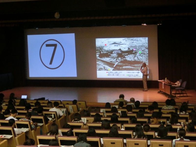 Học về lịch sử và bom nguyên tử ở Nagasaki