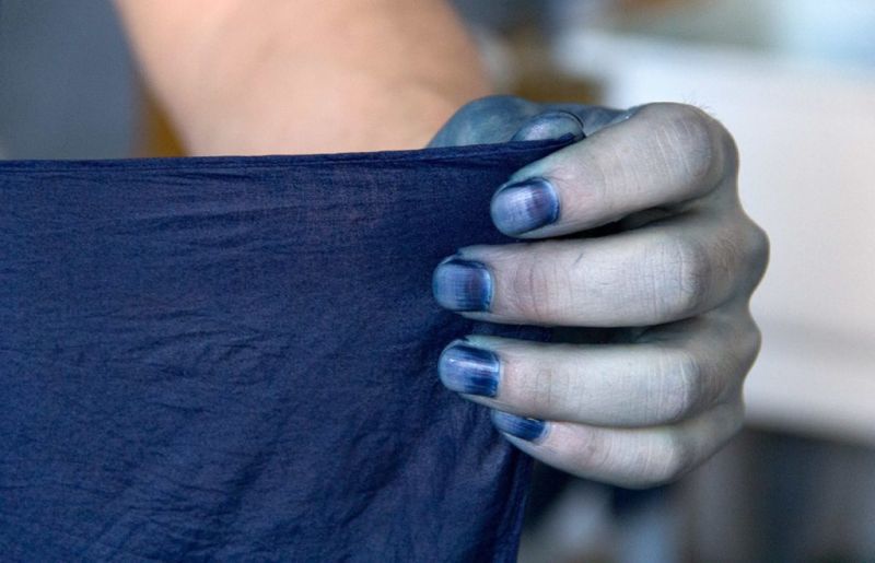 bàn tay màu xanh chàm bàn tay màu xanh chàm