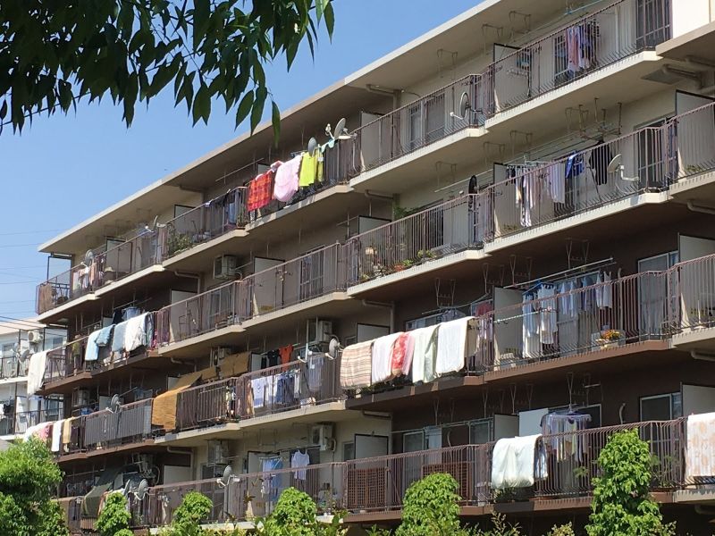 tấm Futon được phơi dưới nắng