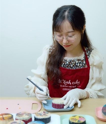 3年前に銀行を辞めてお菓子作りに専念するドゥオンさん ⓒ Vietnam News 3年前に銀行を辞めてお菓子作りに専念するドゥオンさん ⓒ Vietnam News