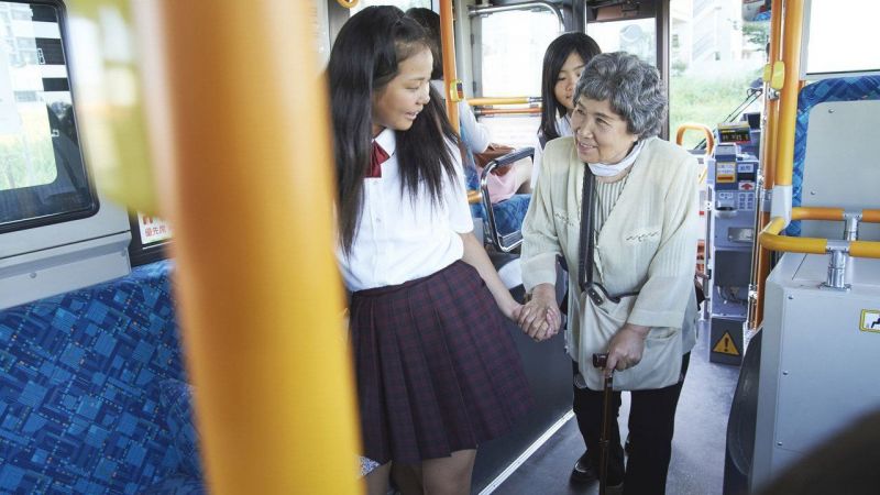 những người trẻ chăm sóc những người trẻ chăm sóc