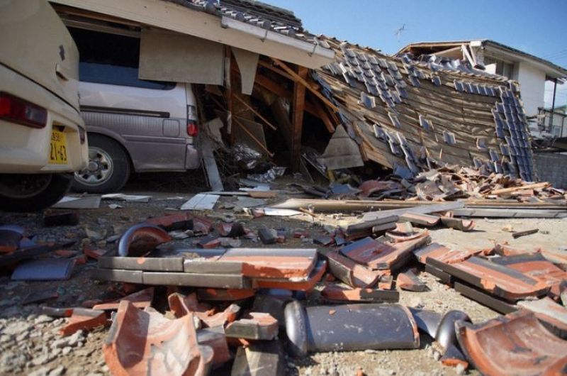 ngôi nhà bị sập