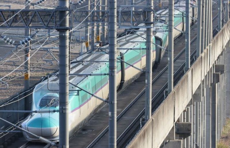 đoàn tàu trật bánh